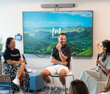 Desde la izquierda, Selymar Colón, directora general de Platea; José Juan Barea, exbaloncelista y actual asistente técnico del Equipo Nacional; y Crystal Díaz, cofundadora de PRoduce y propietaria de la agrohospedería El Pretexto, en Cayey.